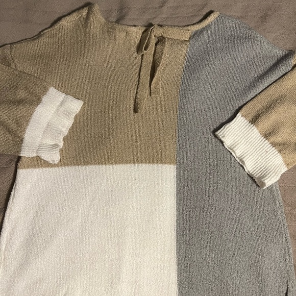 Women’s Color-block Sweater - Picture 4 of 4